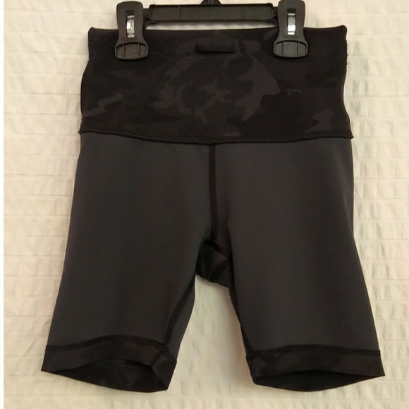 Lululemon 6" Wunder Train High-Rise Short - Picture 4 of 9